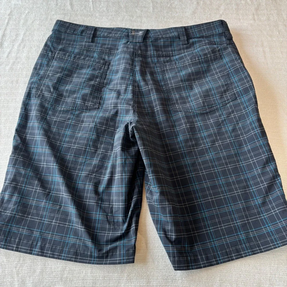 Under Armour Mens Plaid Golf Shorts Black Blue Size 36 Flat Front Stretch
